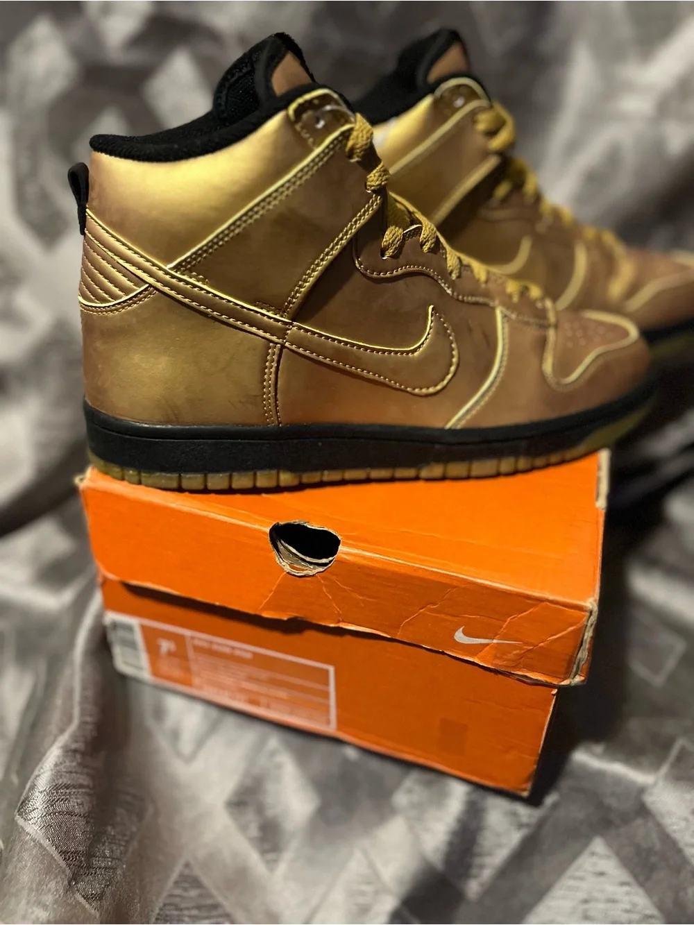 VTG 2004 Nike Dunk High Olympic Metallic Gold Black 308348-771 Size 7.5 NEW
